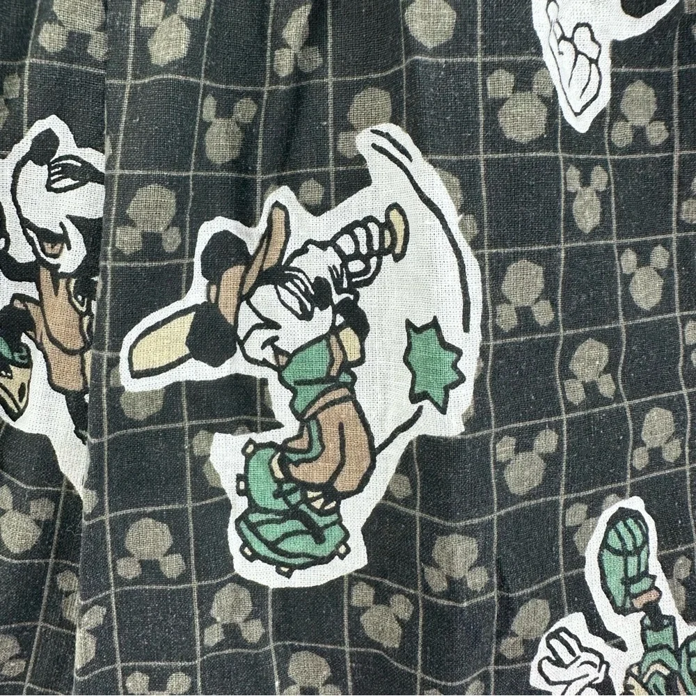 Mickey‎ unlimited brown Mickey Mouse Playing Sports Shorts Size Large